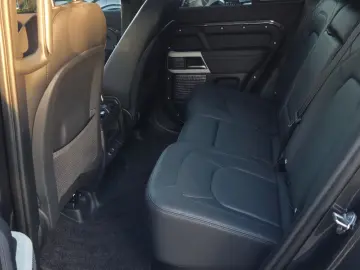 LAND ROVER Defender 110 X-Dynamic