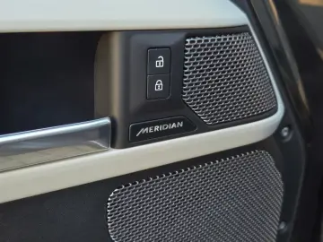 LAND ROVER Defender 110 X-Dynamic
