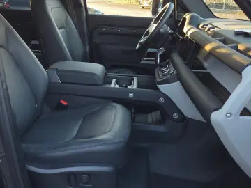 LAND ROVER Defender 110 X-Dynamic