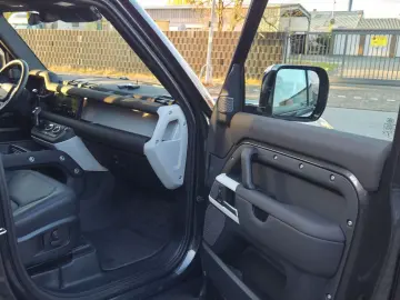 LAND ROVER Defender 110 X-Dynamic