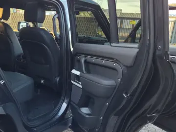 LAND ROVER Defender 110 X-Dynamic