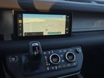 LAND ROVER Defender 110 X-Dynamic