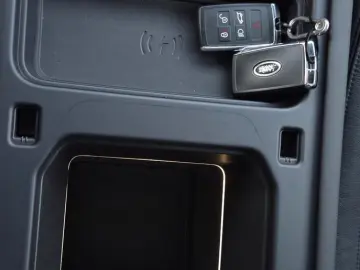 LAND ROVER Defender 110 X-Dynamic