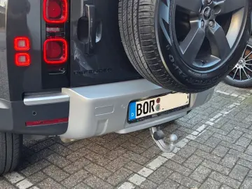 LAND ROVER Defender 110 X-Dynamic