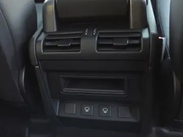 LAND ROVER Defender 110 X-Dynamic