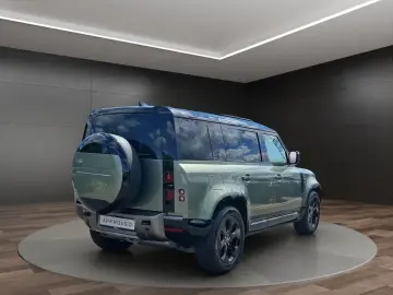LAND ROVER Defender 110 D300 X-Dynamic SE