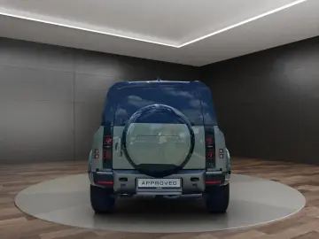 LAND ROVER Defender 110 D300 X-Dynamic SE