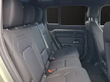 LAND ROVER Defender 110 D300 X-Dynamic SE