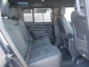 LAND ROVER Defender 110 X-Dynamic SE