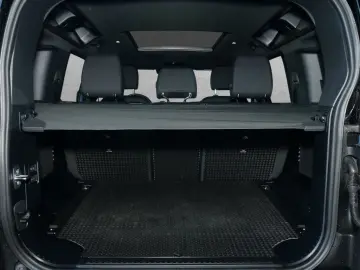 LAND ROVER Defender D300 110 X-Dynamic SE