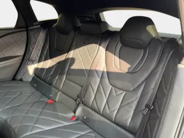 BMW XM Gestiksteuerung B&W Surround DAB
