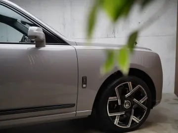 Rolls-Royce Cullinan Black Badge Series II   BESPOKE