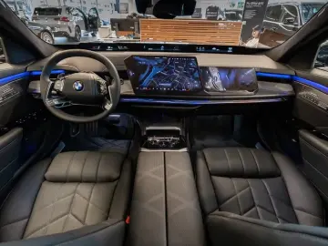 BMW 740 xDrive HUD ACC AHK NAVI LED Sound Syst. DAB