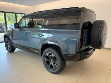 LAND ROVER Defender 110 D300 X-Dynamic SE