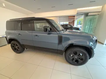 LAND ROVER Defender 110 D300 X-Dynamic SE