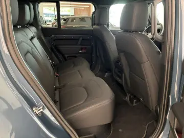LAND ROVER Defender 110 D300 X-Dynamic SE