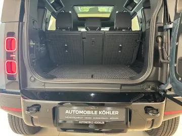 LAND ROVER Defender 110 D300 X-Dynamic SE