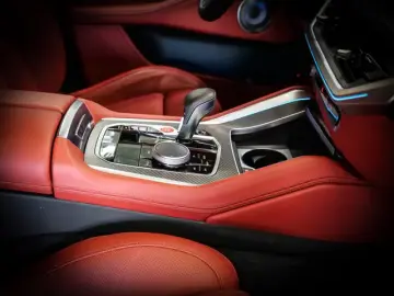 BMW XM 50e Leder Sportpaket HuD AHK