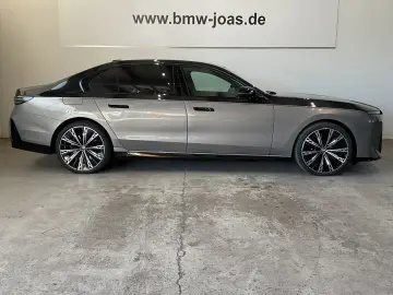 BMW 740 xDrive   3D HUD   Vent Seats   Towbar