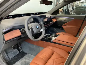 BMW 740 xDrive   3D HUD   Vent Seats   Towbar
