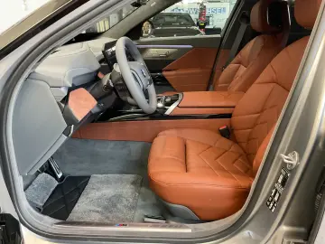 BMW 740 xDrive   3D HUD   Vent Seats   Towbar
