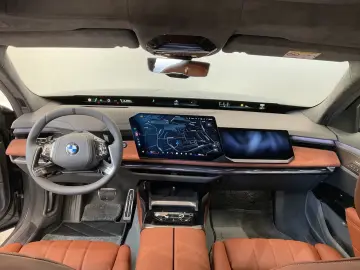 BMW 740 xDrive   3D HUD   Vent Seats   Towbar