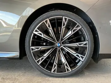 BMW 740 xDrive   3D HUD   Vent Seats   Towbar