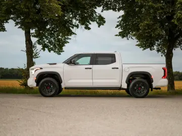 Toyota Tundra Crew Max   TRD Pro