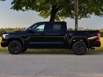 Toyota Tundra Crew Max   TRD Pro