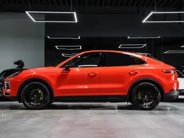 PORSCHE Cayenne Coupe Hybrid Pano-Luft-AHK-HuD-Approved