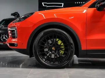 PORSCHE Cayenne Coupe Hybrid Pano-Luft-AHK-HuD-Approved