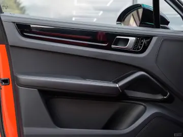 PORSCHE Cayenne Coupe Hybrid Pano-Luft-AHK-HuD-Approved