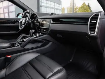 PORSCHE Cayenne Coupe Hybrid Pano-Luft-AHK-HuD-Approved