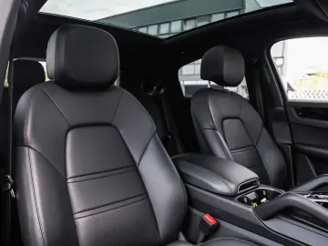 PORSCHE Cayenne Coupe Hybrid Pano-Luft-AHK-HuD-Approved