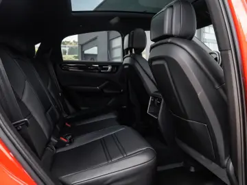 PORSCHE Cayenne Coupe Hybrid Pano-Luft-AHK-HuD-Approved