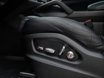 PORSCHE Cayenne Coupe Hybrid Pano-Luft-AHK-HuD-Approved