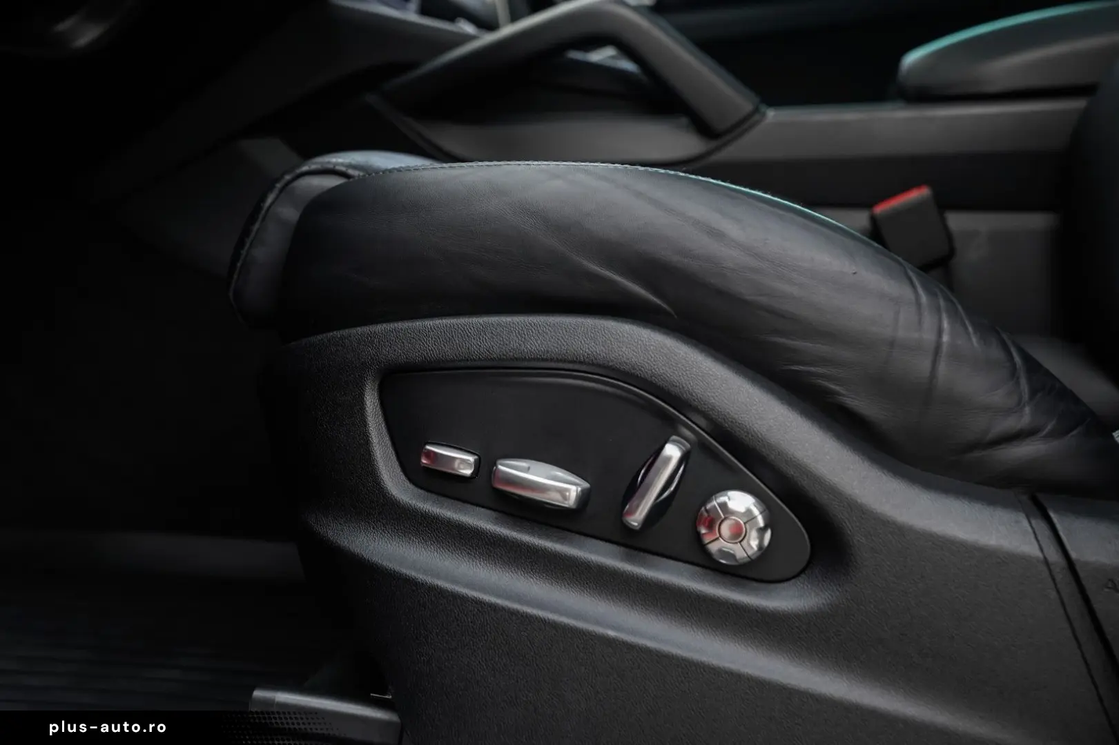PORSCHE Cayenne Coupe Hybrid Pano-Luft-AHK-HuD-Approved