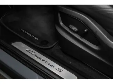PORSCHE Cayenne S Coupé - ARCTIC GREY