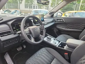 MITSUBISHI Plug-in Hybrid Outlander Diamant Top 4WD Dienstw