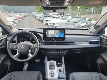 MITSUBISHI Plug-in Hybrid Outlander Diamant Top 4WD Dienstw