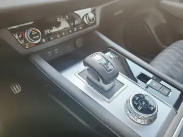 MITSUBISHI Plug-in Hybrid Outlander Diamant Top 4WD Dienstw