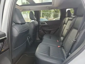 MITSUBISHI Plug-in Hybrid Outlander Diamant Top 4WD Dienstw