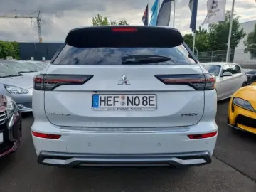 MITSUBISHI Plug-in Hybrid Outlander Diamant Top 4WD Dienstw