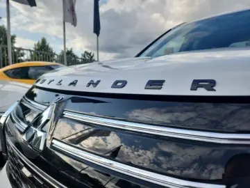 MITSUBISHI Plug-in Hybrid Outlander Diamant Top 4WD Dienstw