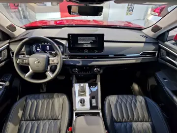 MITSUBISHI Plug-in Hybrid Outlander Diamant Top 4WD Dienstw