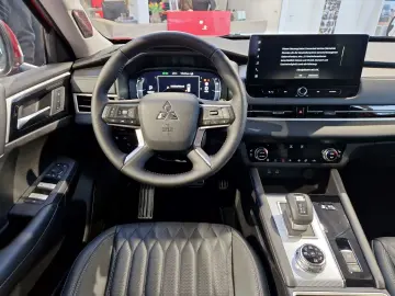 MITSUBISHI Plug-in Hybrid Outlander Diamant Top 4WD Dienstw
