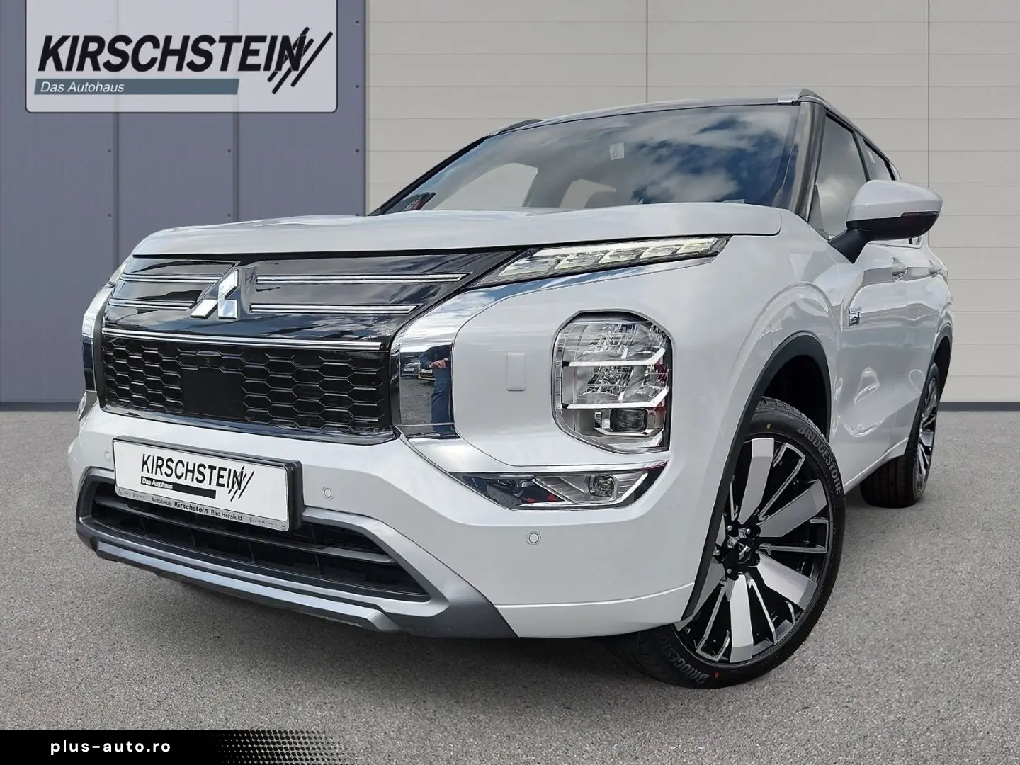 MITSUBISHI Plug-in Hybrid Outlander Top 4WD Luxury Launch-P