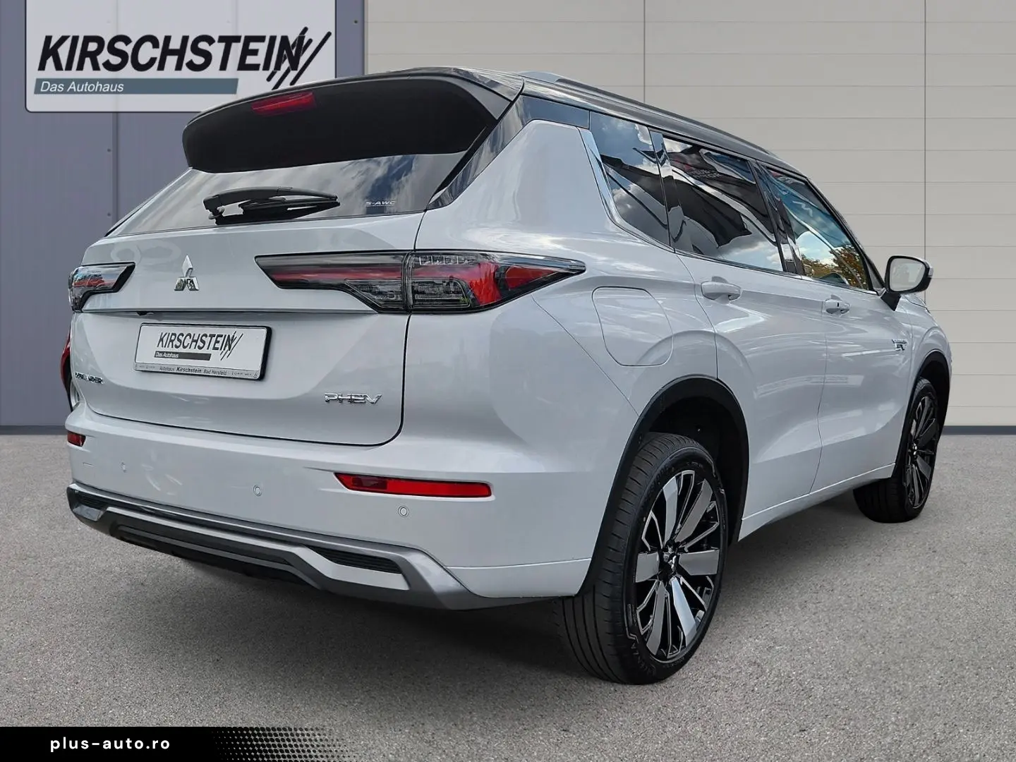 MITSUBISHI Plug-in Hybrid Outlander Top 4WD Luxury Launch-P