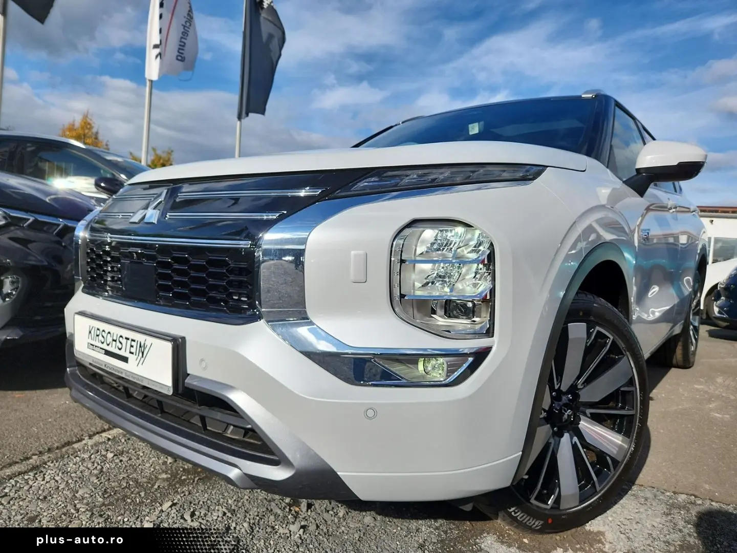 MITSUBISHI Plug-in Hybrid Outlander Top 4WD Luxury Launch-P