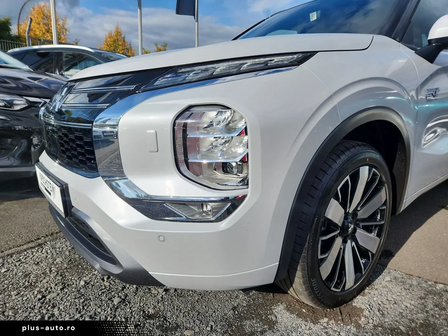 MITSUBISHI Plug-in Hybrid Outlander Top 4WD Luxury Launch-P